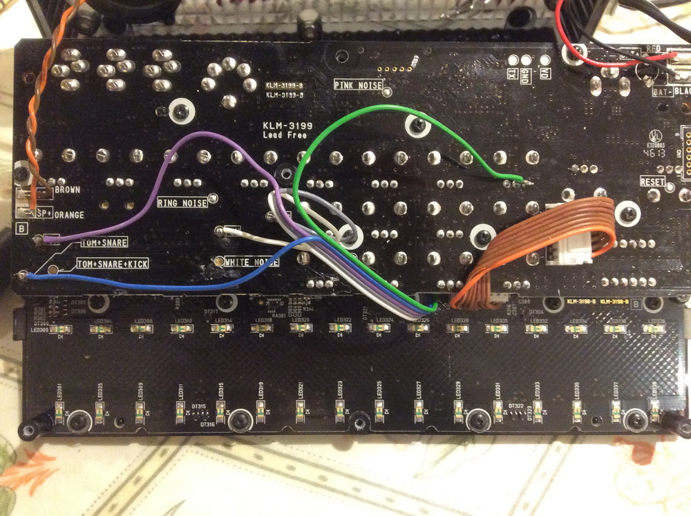 Volca Beats separate outputs, including the Snare 2B Tech